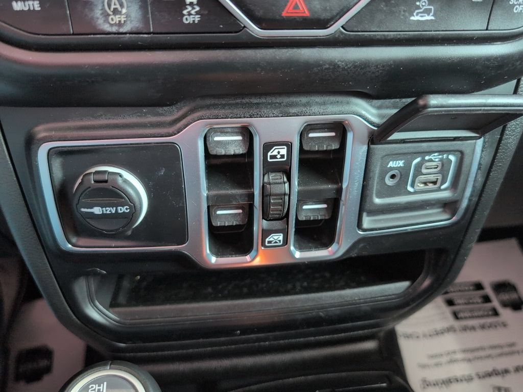 Used 2023 Jeep Wrangler Unlimited Sahara AWD/4WD image 30