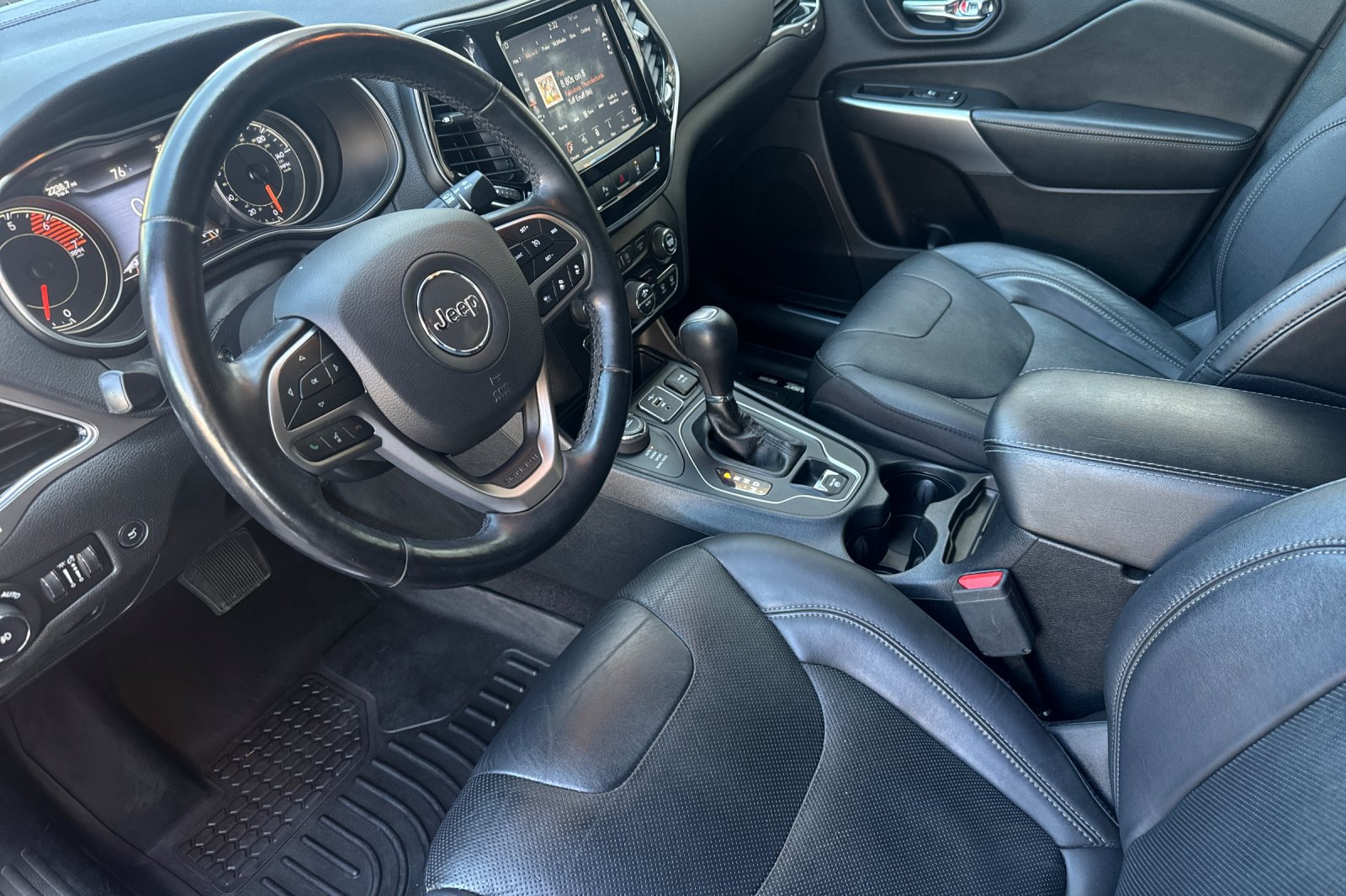 Used 2020 Jeep Cherokee High Altitude AWD/4WD image 10