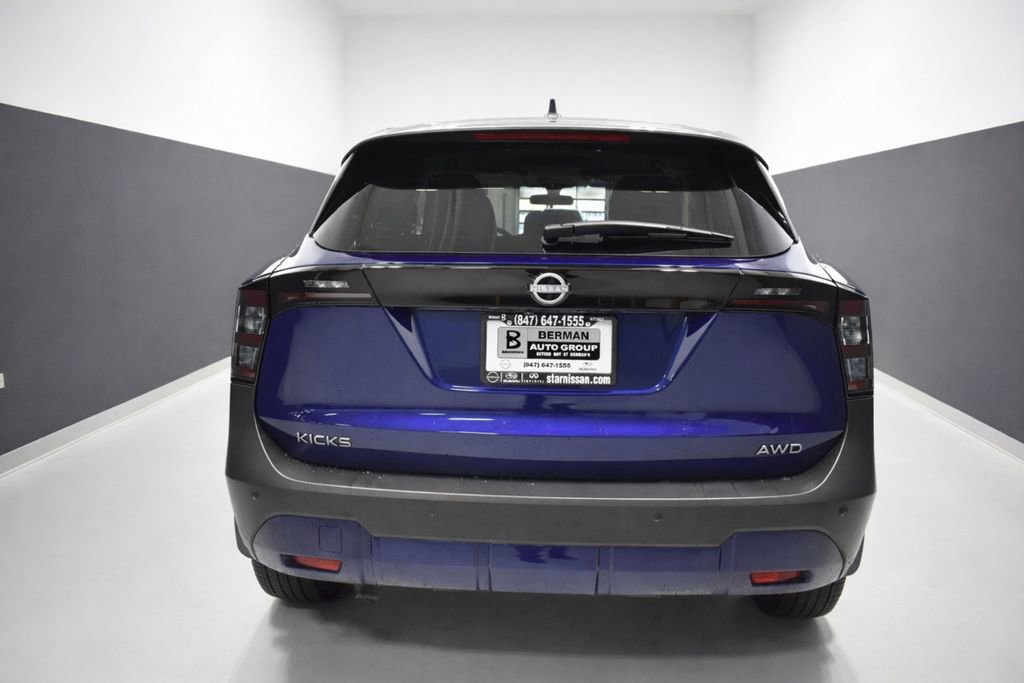 Certified 2025 Nissan Kicks SV image 9