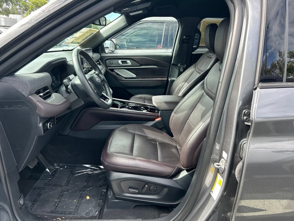 Used 2026 Ford Explorer Platinum RWD image 15