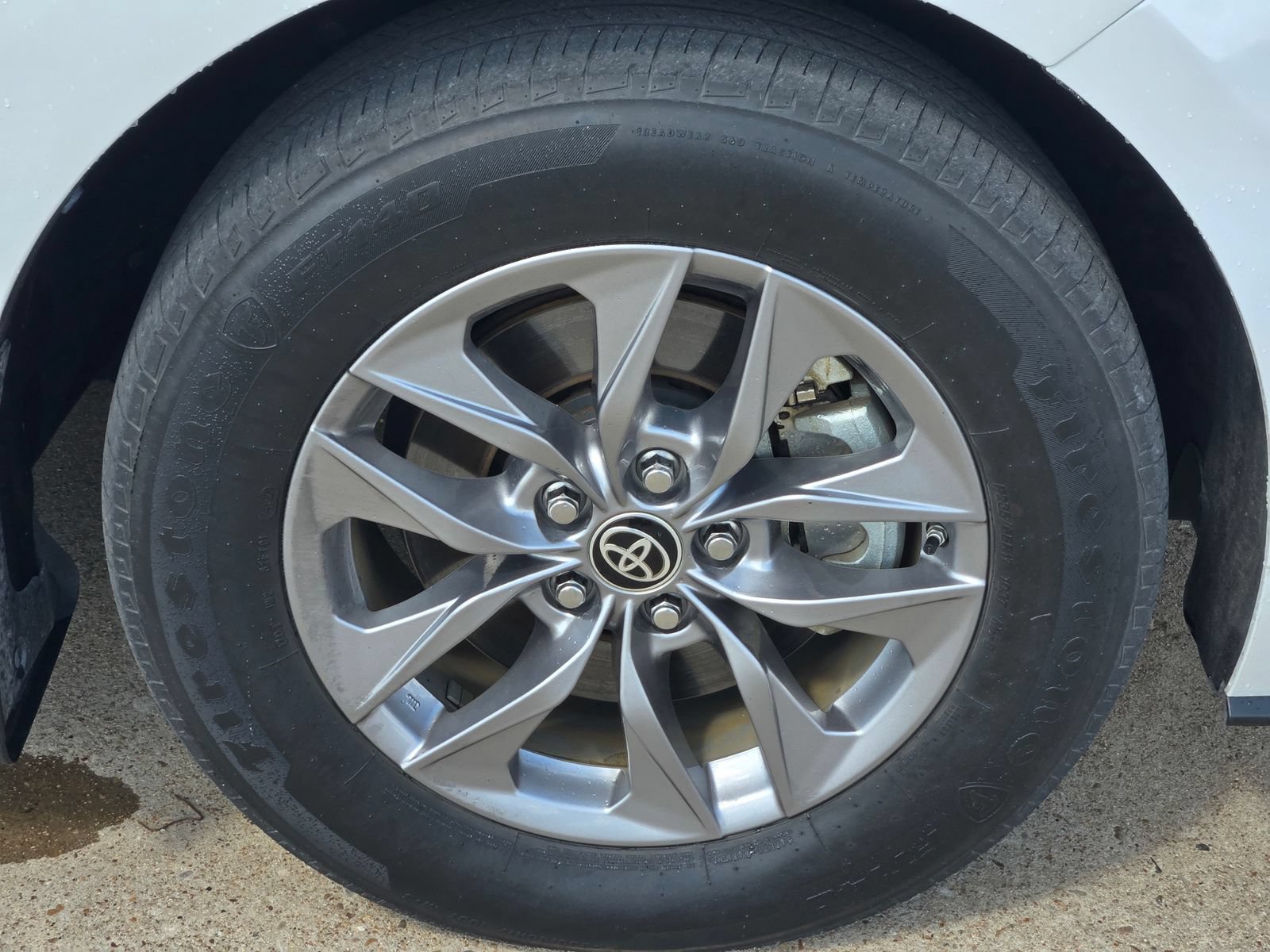 Used 2023 Toyota Sienna XLE FWD image 8