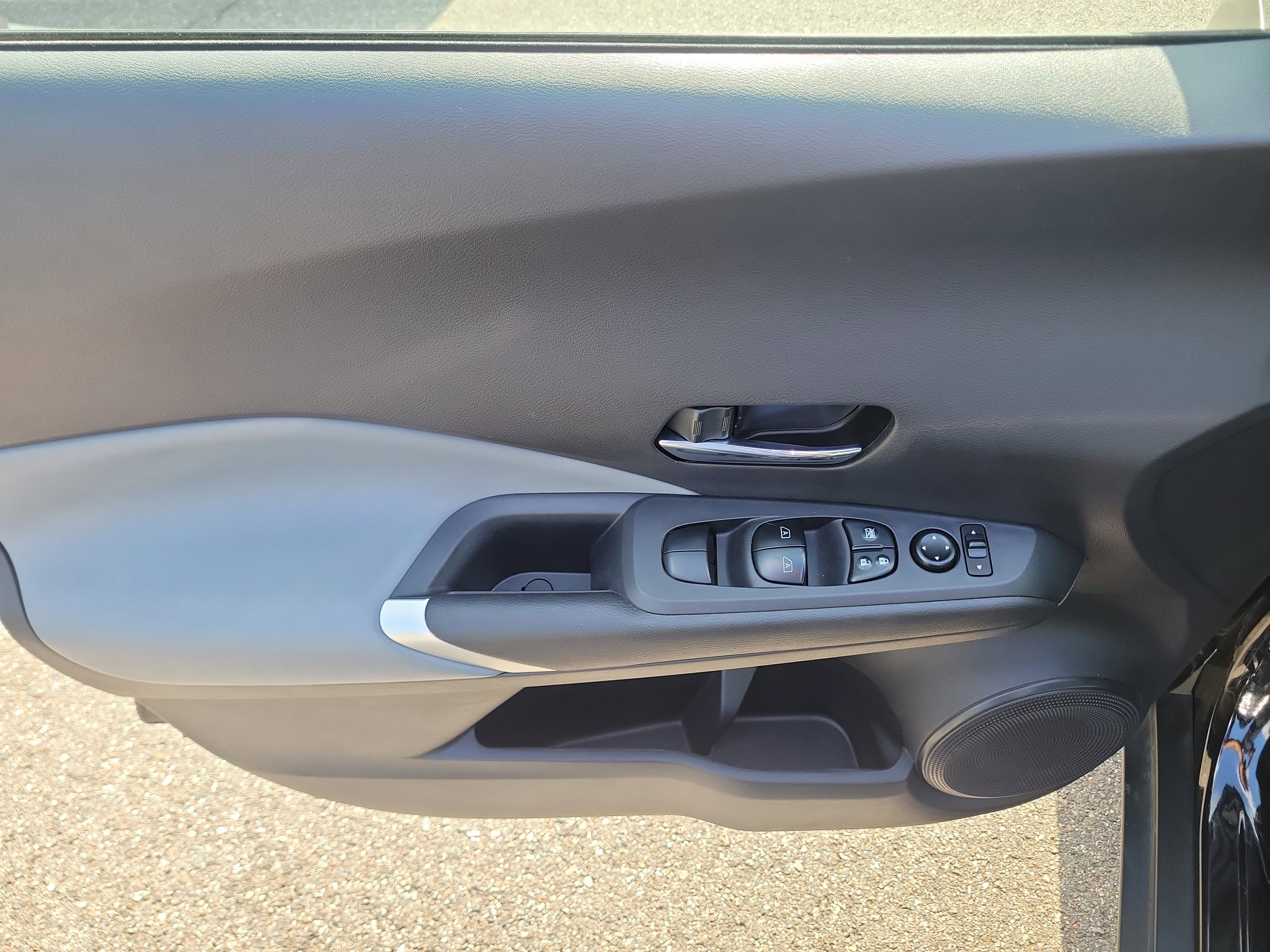 Used 2023 Nissan Kicks SR w/ SR Premium Package FWD image 19