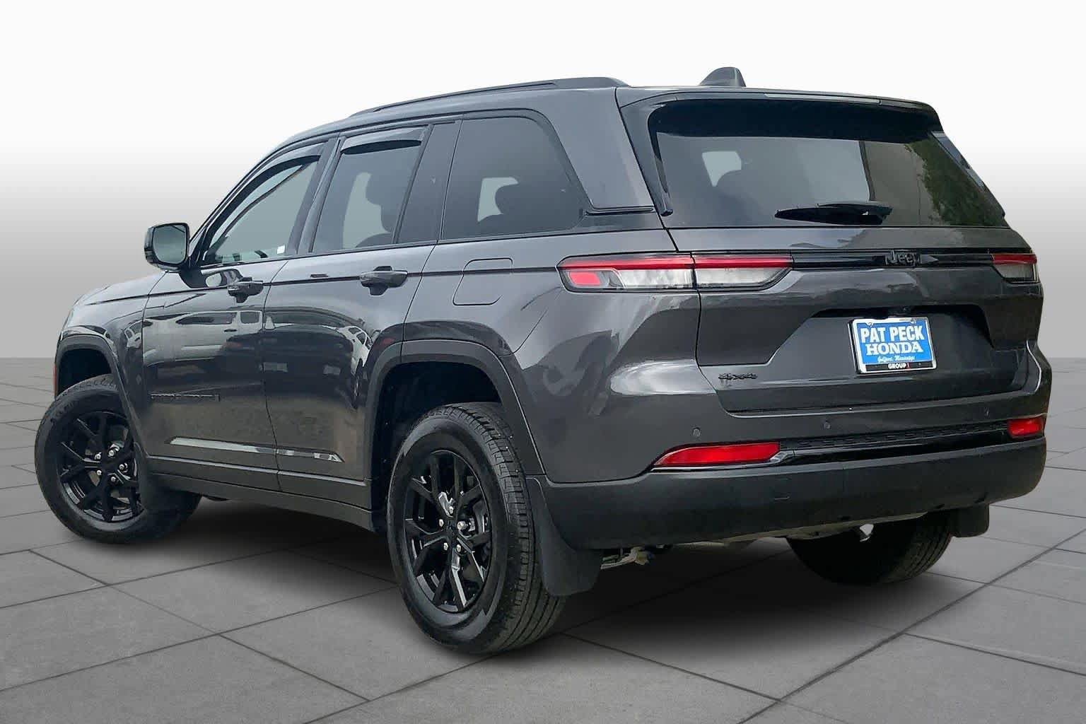 Used 2025 Jeep Grand Cherokee Altitude AWD/4WD image 20