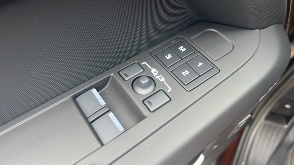 New 2026 Land Rover Defender 90 X-Dynamic SE AWD/4WD image 22