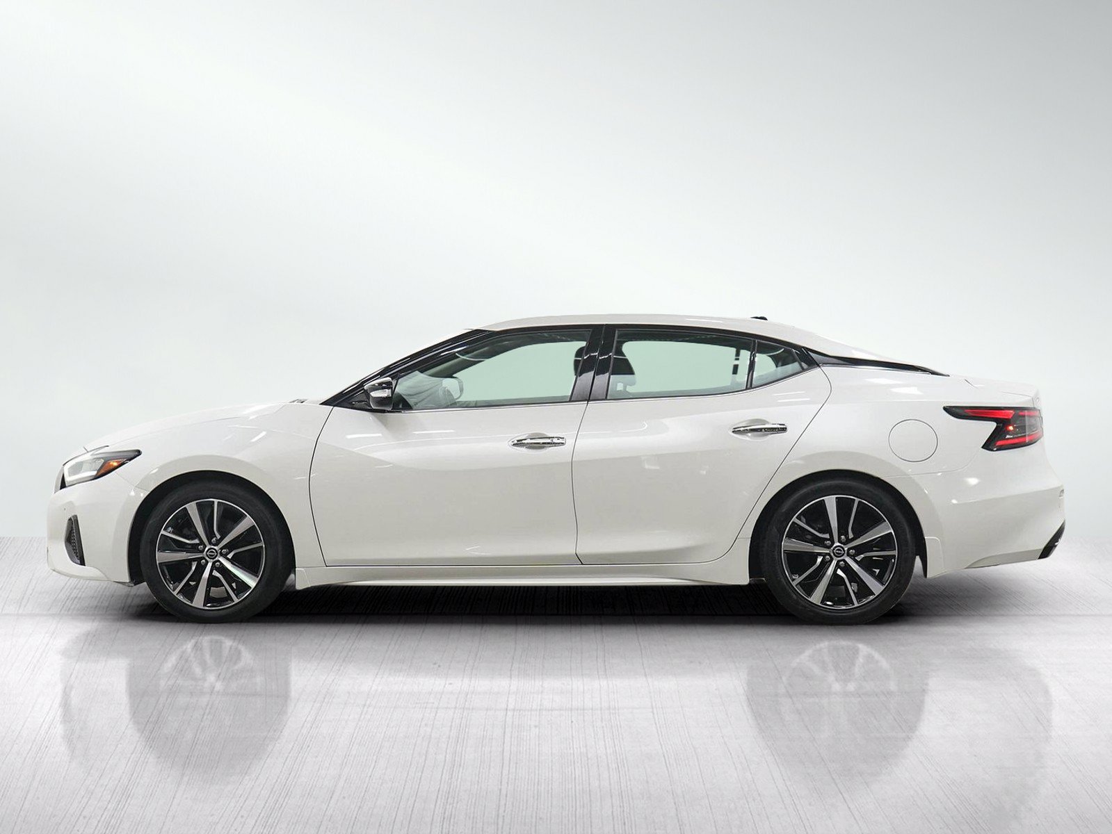 Used 2023 Nissan Maxima SL FWD image 2