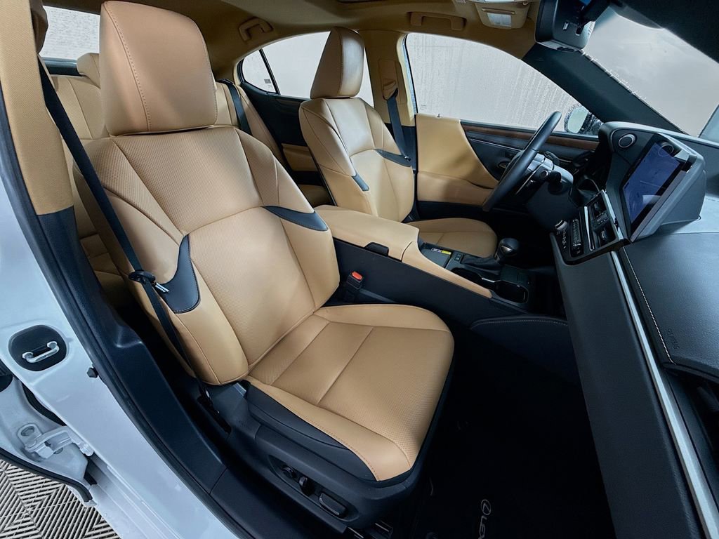 Certified 2025 Lexus ES 300h w/ Premium Package image 29