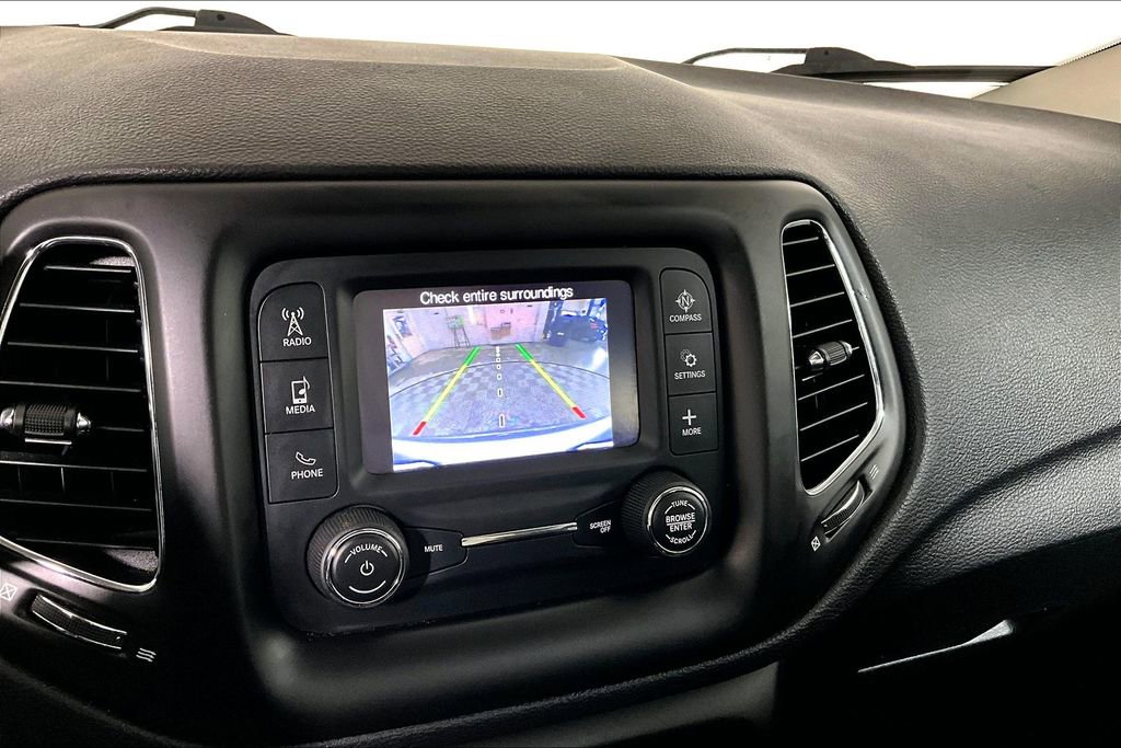 Used 2018 Jeep Compass Latitude w/ Cold Weather Group image 21