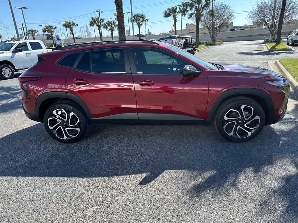 Used 2025 Chevrolet Trax RS w/ Sunroof Package image 7