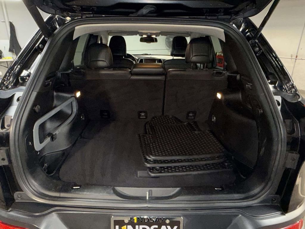 Used 2017 Jeep Cherokee Trailhawk w/ Comfort/Convenience Group image 17