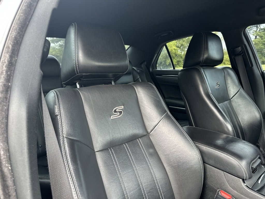 Used 2018 Chrysler 300 S image 24