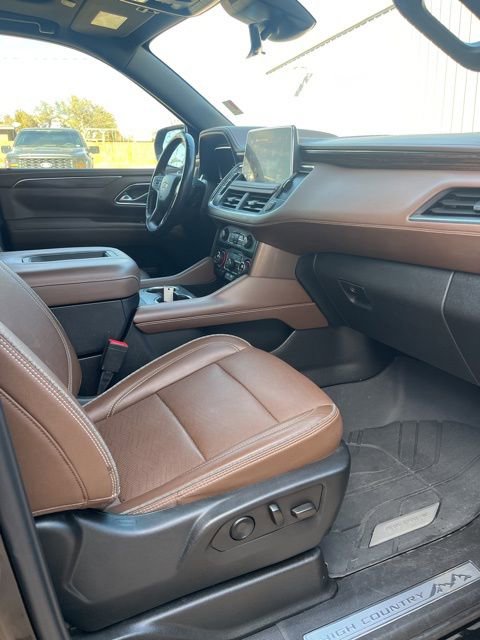 Used 2023 Chevrolet Suburban High Country w/ Advanced Technology Package image 12