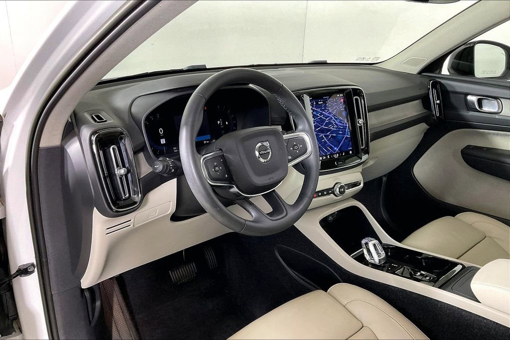 Used 2023 Volvo XC40 B5 Plus w/ Protection Package Premier AWD/4WD image 14