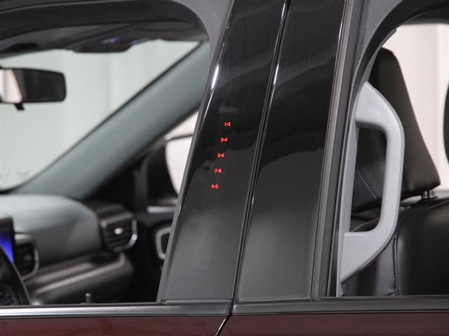 Used 2022 Ford Explorer XLT w/ Equipment Group 202A image 4