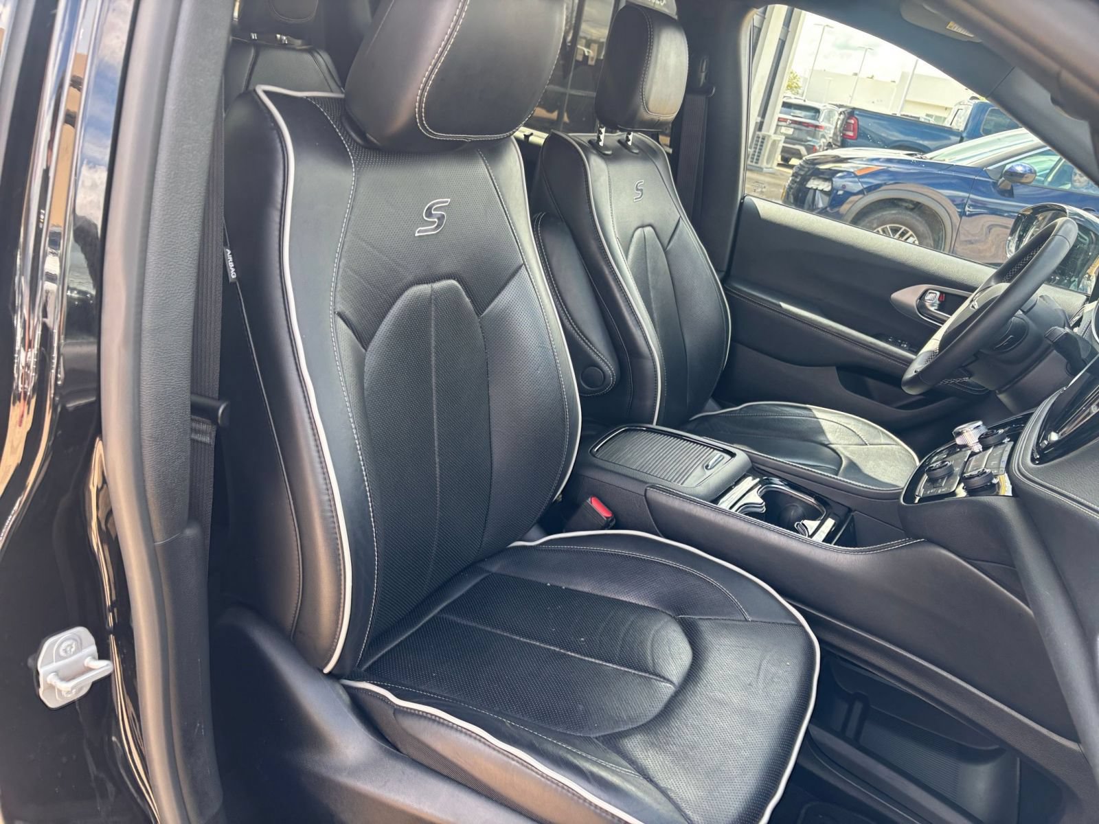Used 2025 Chrysler Pacifica Limited FWD image 40