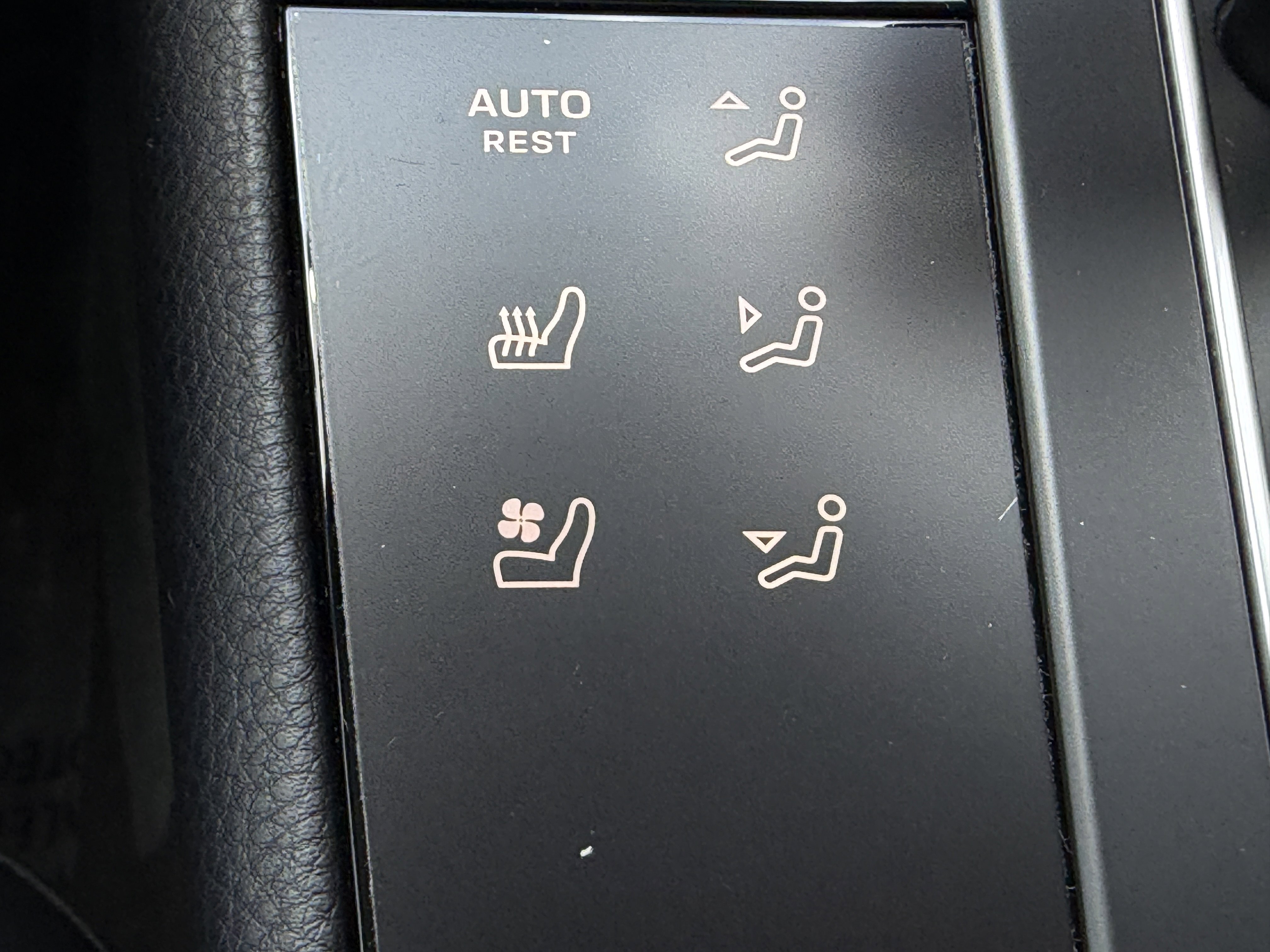 Certified 2025 Porsche Macan GTS AWD/4WD image 30