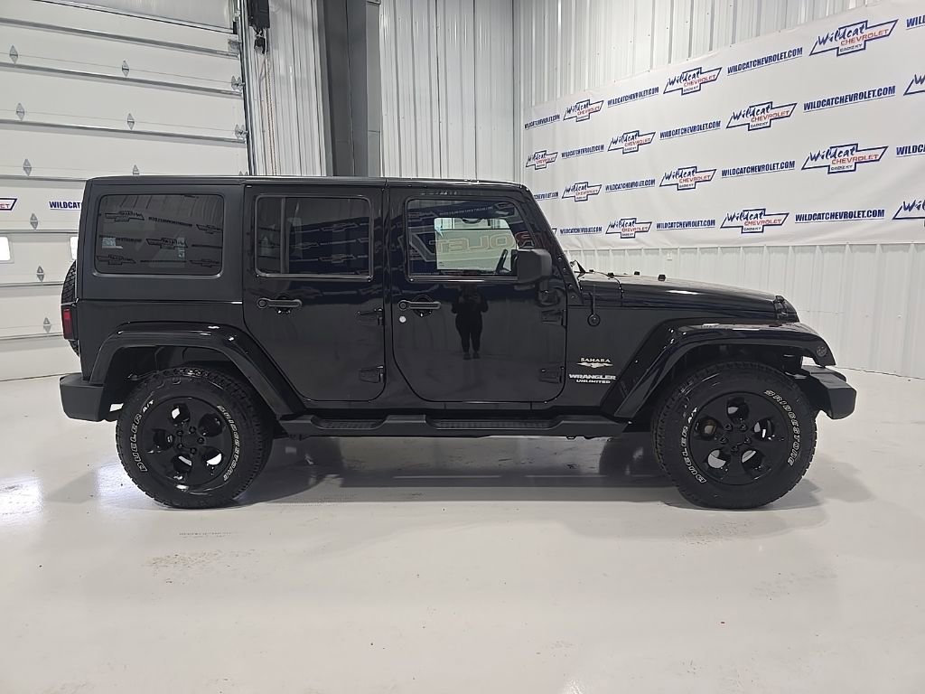 Used 2012 Jeep Wrangler Unlimited Sahara w/ Dual Top Group image 9