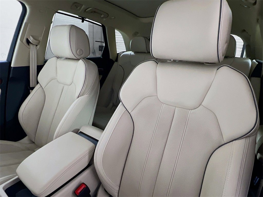 Used 2023 Audi Q5 2.0T Prestige w/ Prestige Package image 11