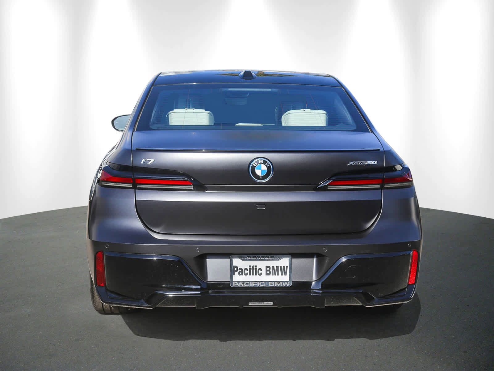 Used 2025 BMW i7 xDrive60 w/ Premium Package image 5