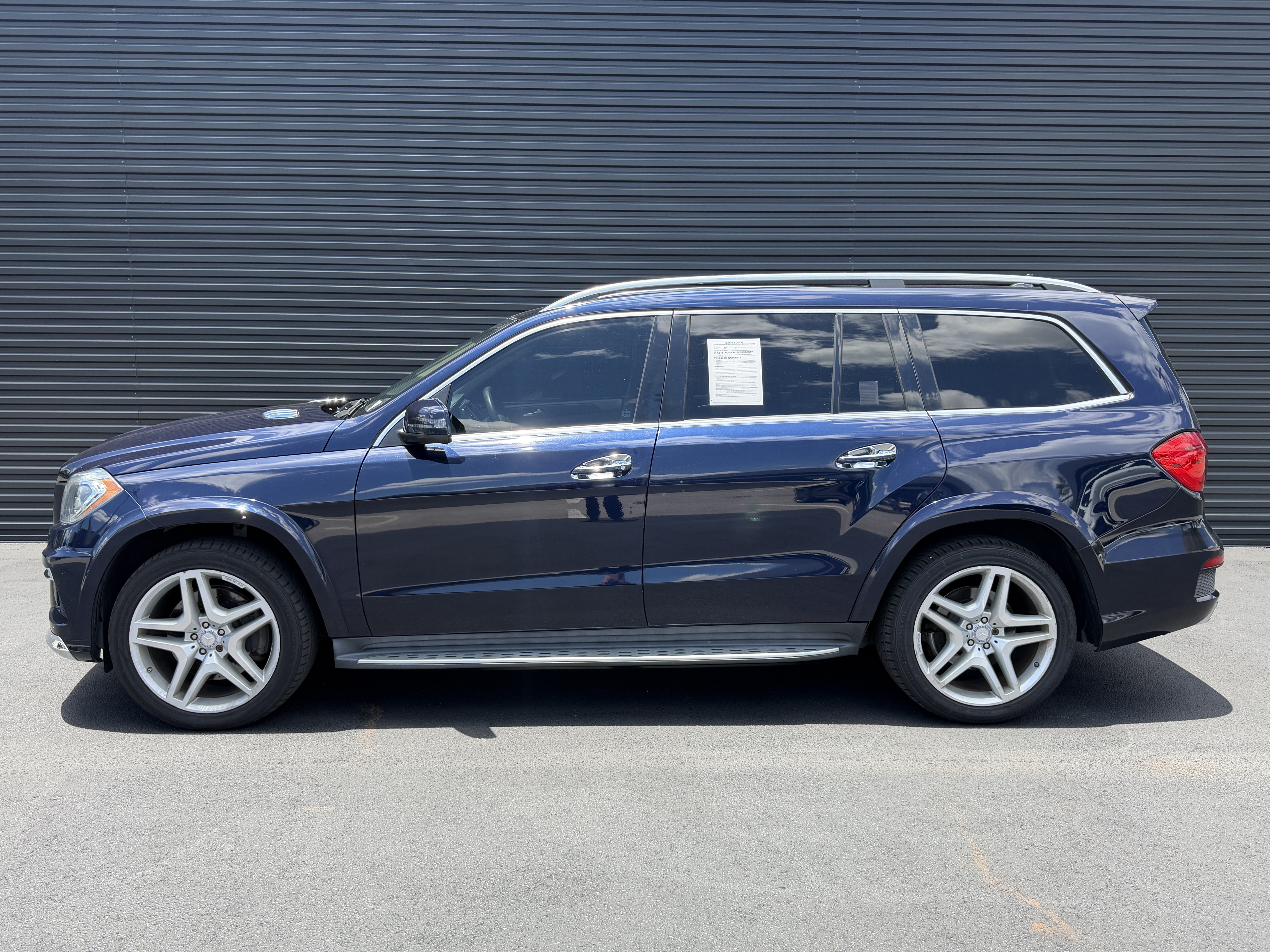Used 2015 Mercedes-Benz GL 550 4MATIC image 2