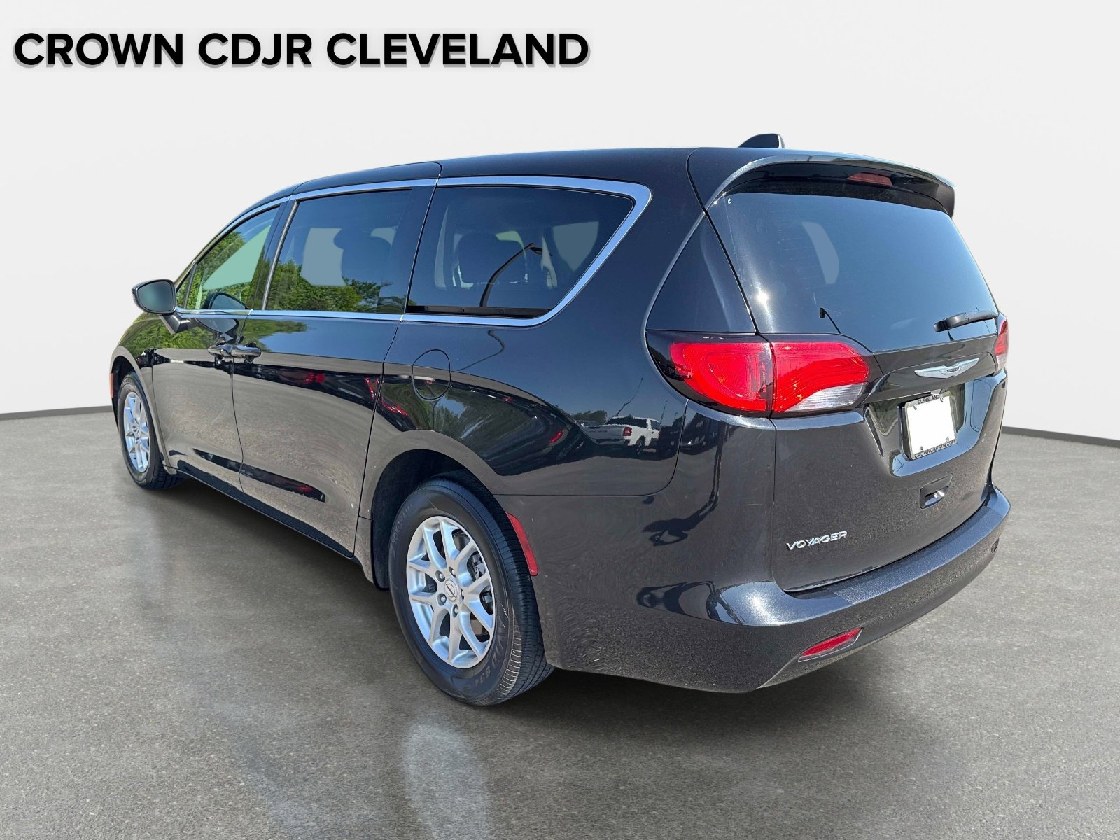 Used 2023 Chrysler Voyager LX FWD image 6