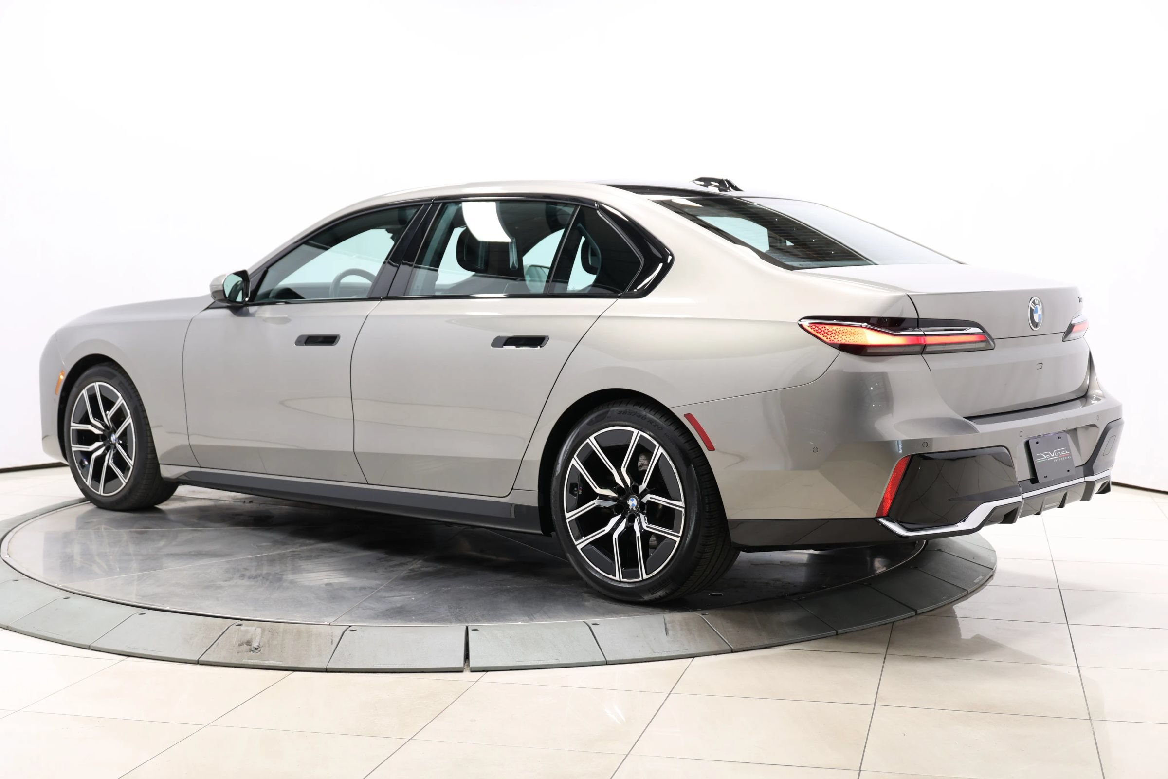 Used 2023 BMW 740i w/ Parking Assistance Package RWD image 61