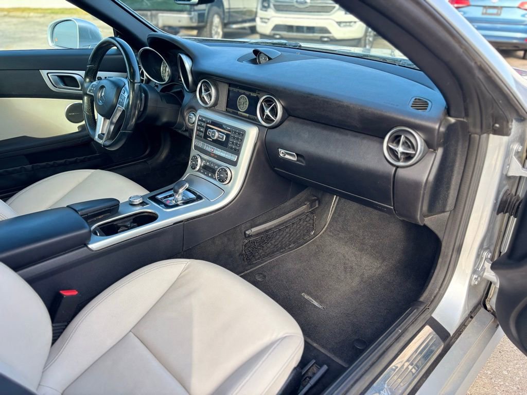 Used 2016 Mercedes-Benz SLK 300 image 13