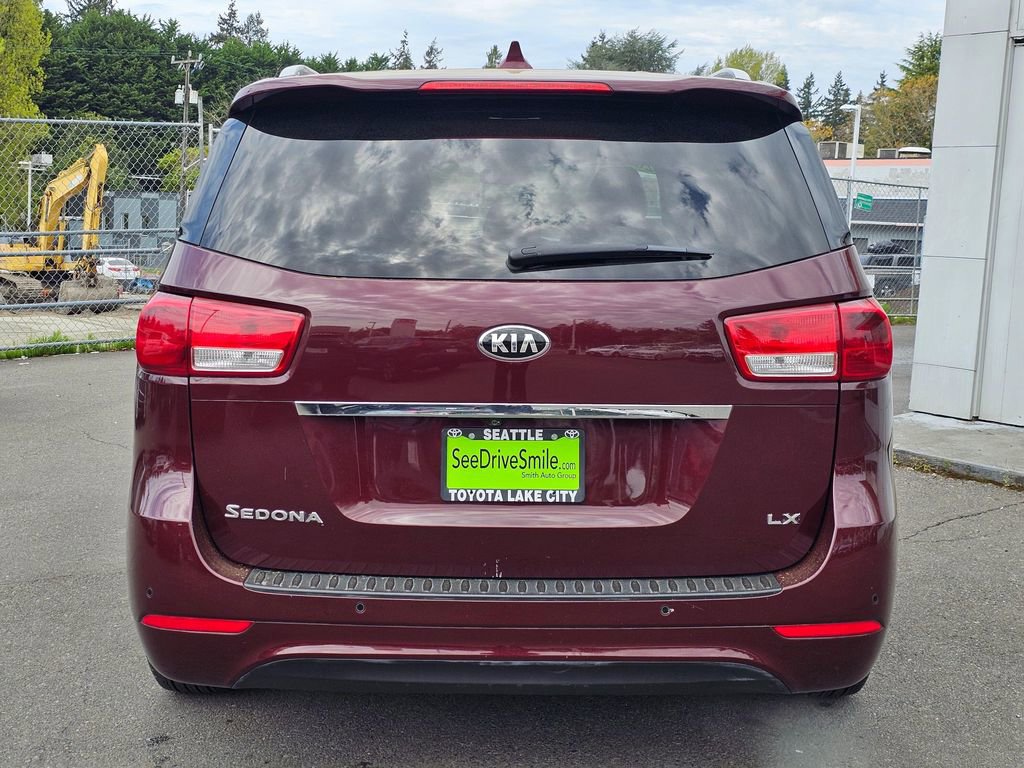 Used 2017 Kia Sedona LX w/ LX Essentials Premium Package FWD image 6