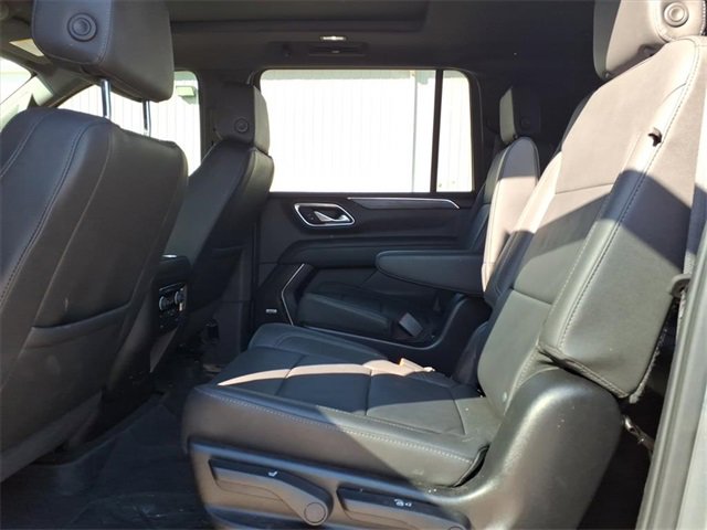 Used 2024 Chevrolet Suburban Z71 w/ Luxury Package image 10
