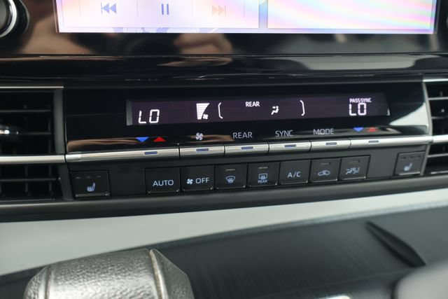 Used 2024 Toyota Sienna XSE FWD image 13