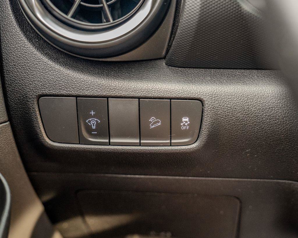 Used 2022 Hyundai Kona SEL w/ Convenience Package FWD image 32