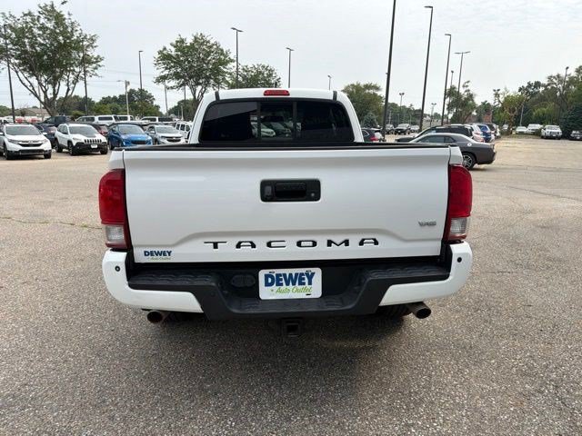 Used 2017 Toyota Tacoma TRD Sport w/ Premium & Technology Package AWD/4WD image 4