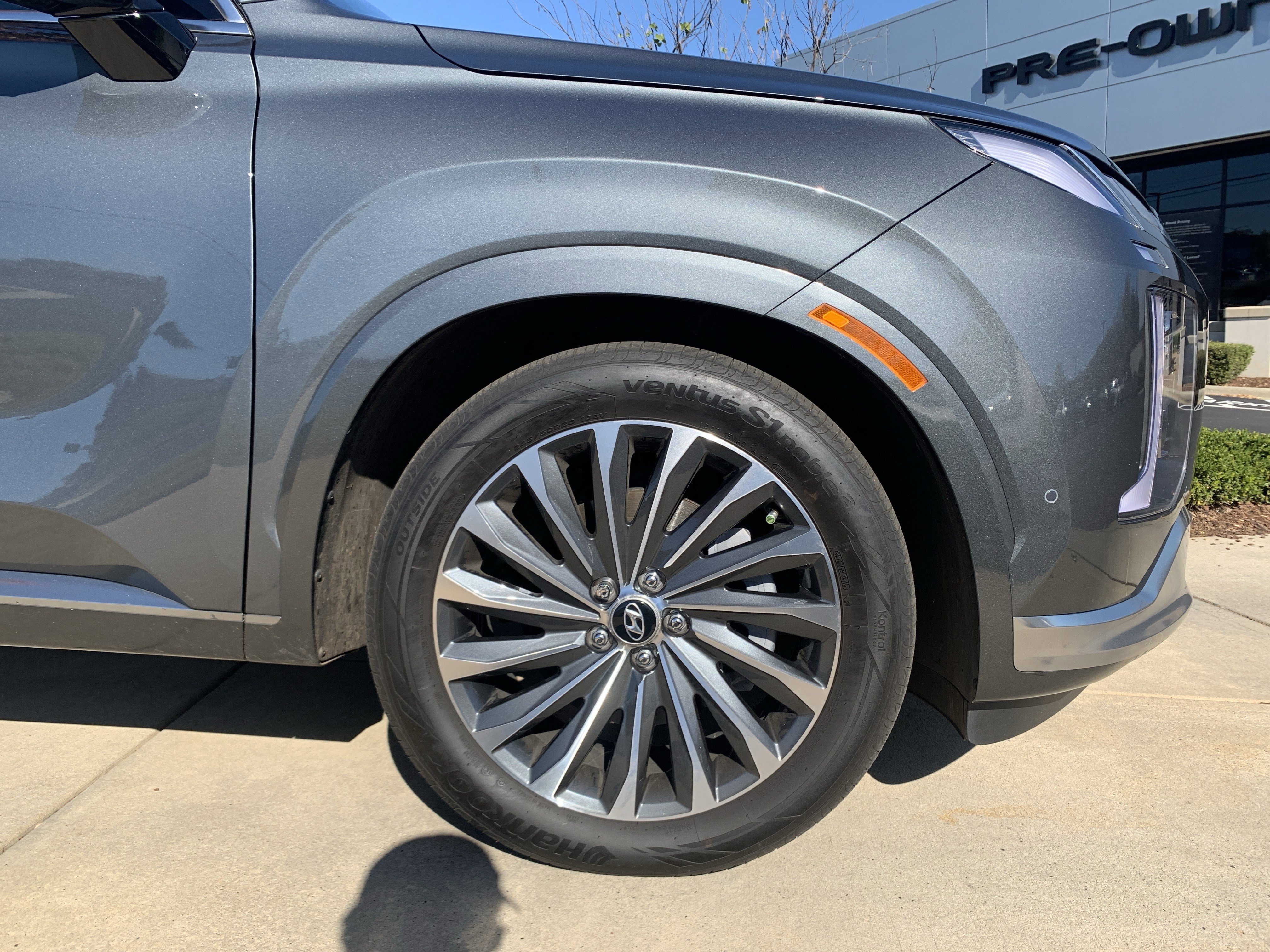 Used 2024 Hyundai Palisade Calligraphy image 13