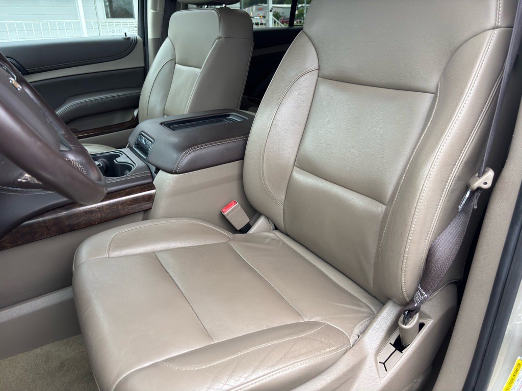 Used 2017 Chevrolet Suburban LT image 14