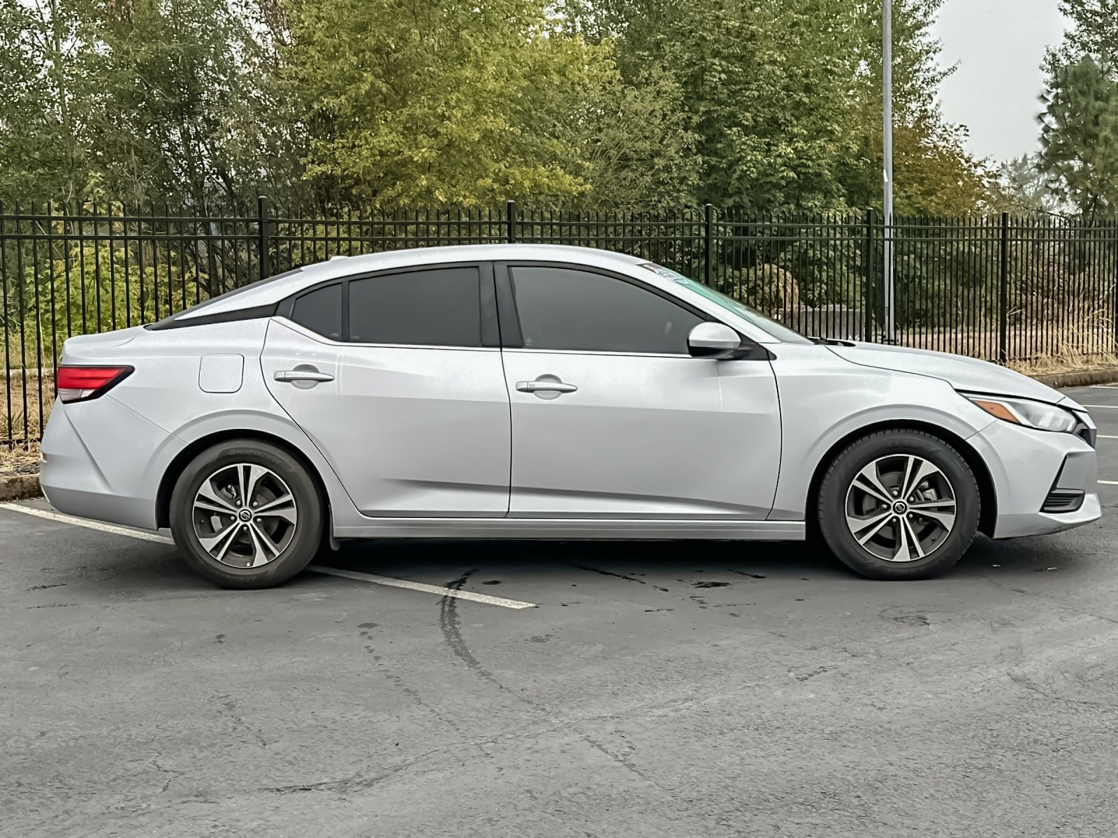 Used 2022 Nissan Sentra SV image 3