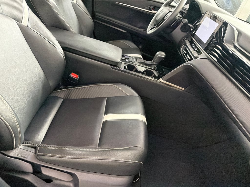 Used 2025 Toyota Camry SE w/ Convenience Package FWD image 23