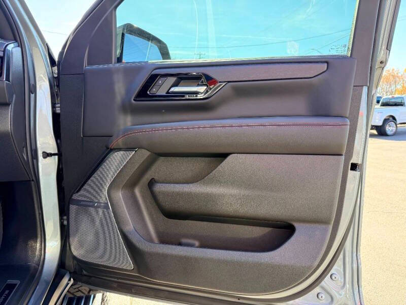 Used 2025 GMC Yukon AT4 Ultimate w/ LPO, Floor Liner Package AWD/4WD image 45