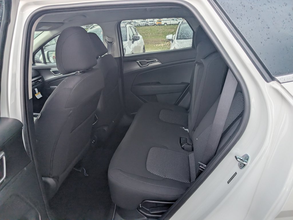 New 2027 Kia Sportage LX FWD image 9