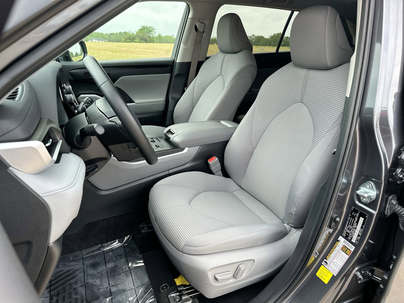 Used 2023 Toyota Highlander LE FWD image 15