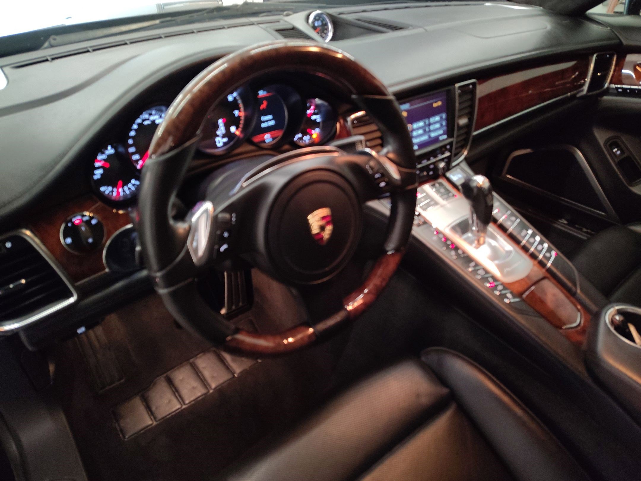 Used 2012 Porsche Panamera Turbo S image 4