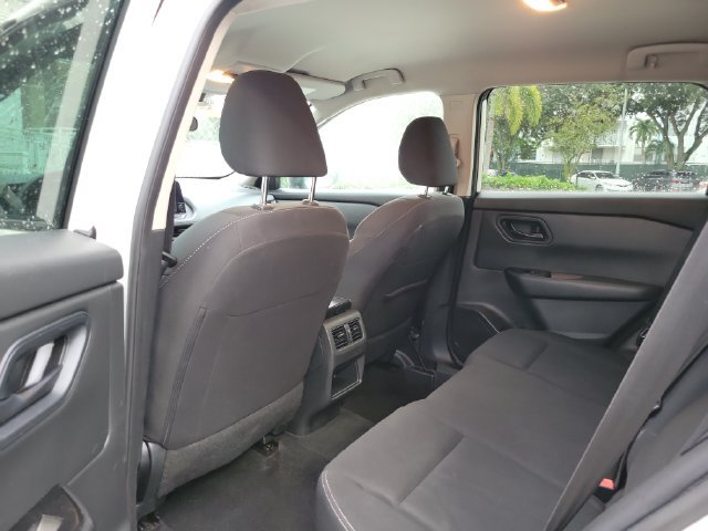 Used 2024 Nissan Rogue S FWD image 7