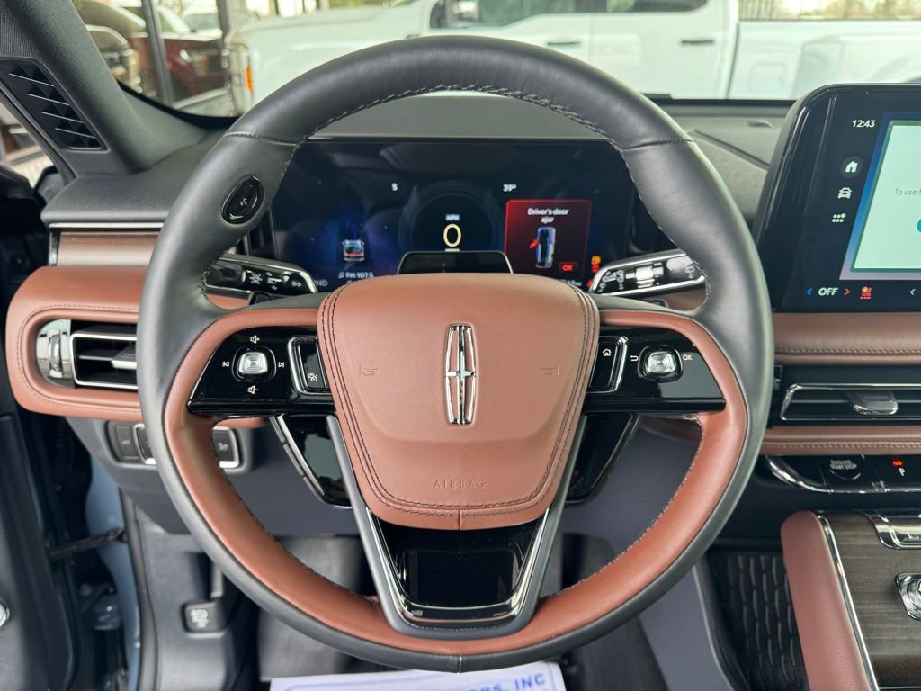 Used 2025 Lincoln Aviator Reserve w/ Luxury Package AWD/4WD image 10