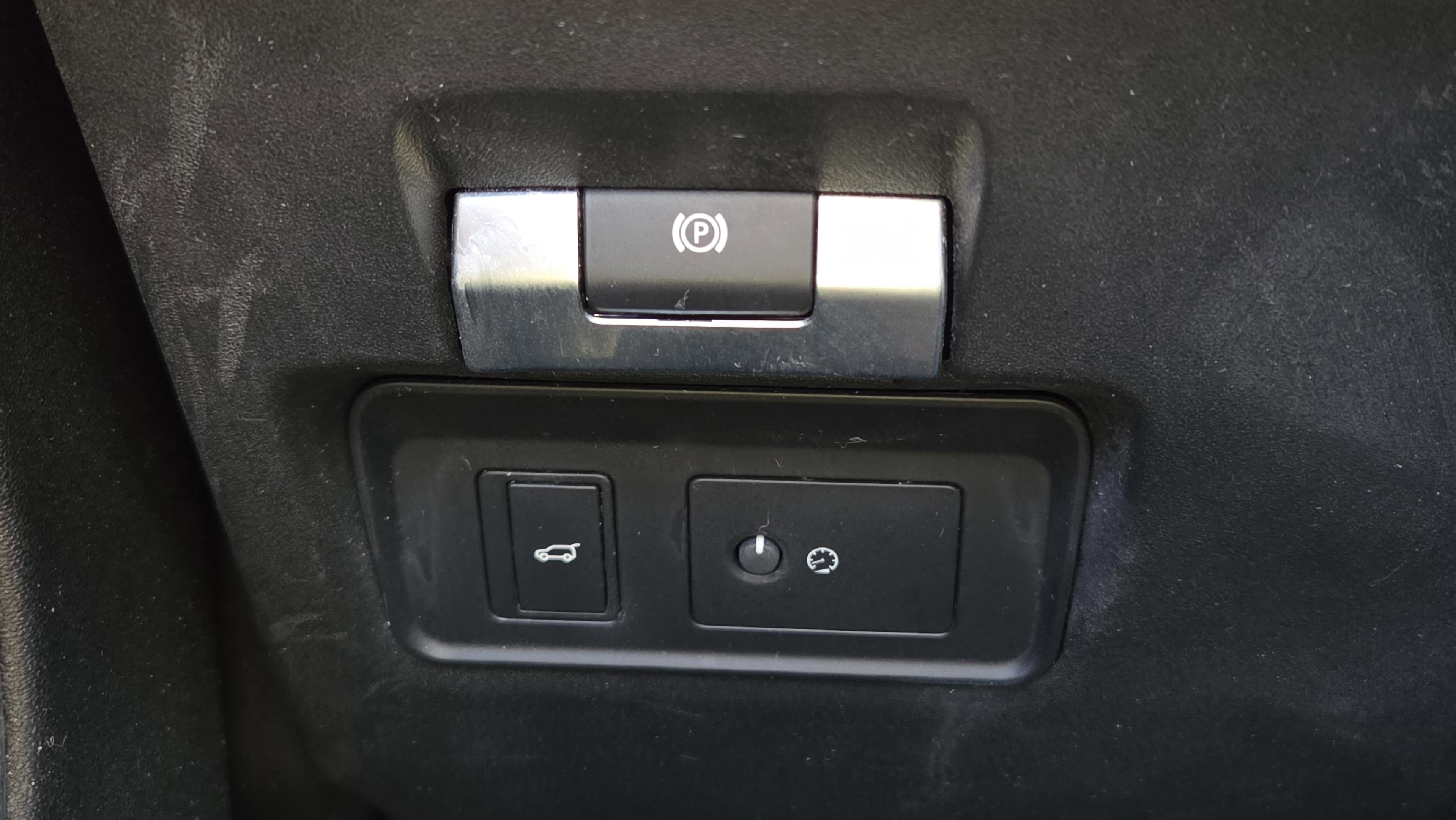 Used 2020 Land Rover Discovery Sport SE R-Dynamic image 34