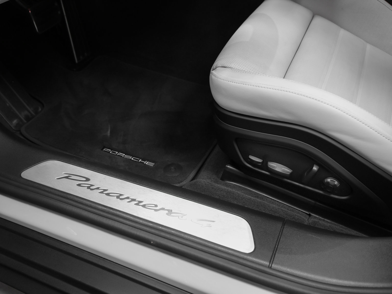 Certified 2026 Porsche Panamera 4 E-Hybrid AWD/4WD image 29
