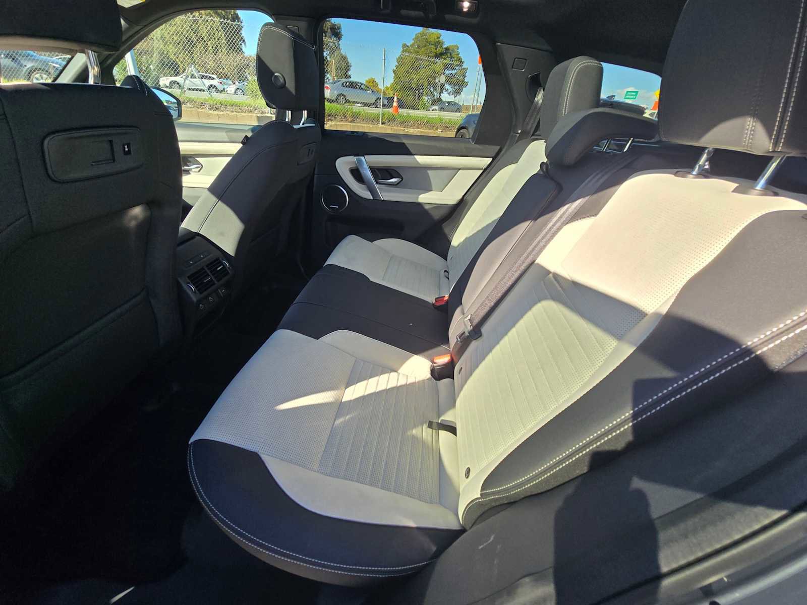 Used 2025 Land Rover Discovery Sport Dynamic SE image 20