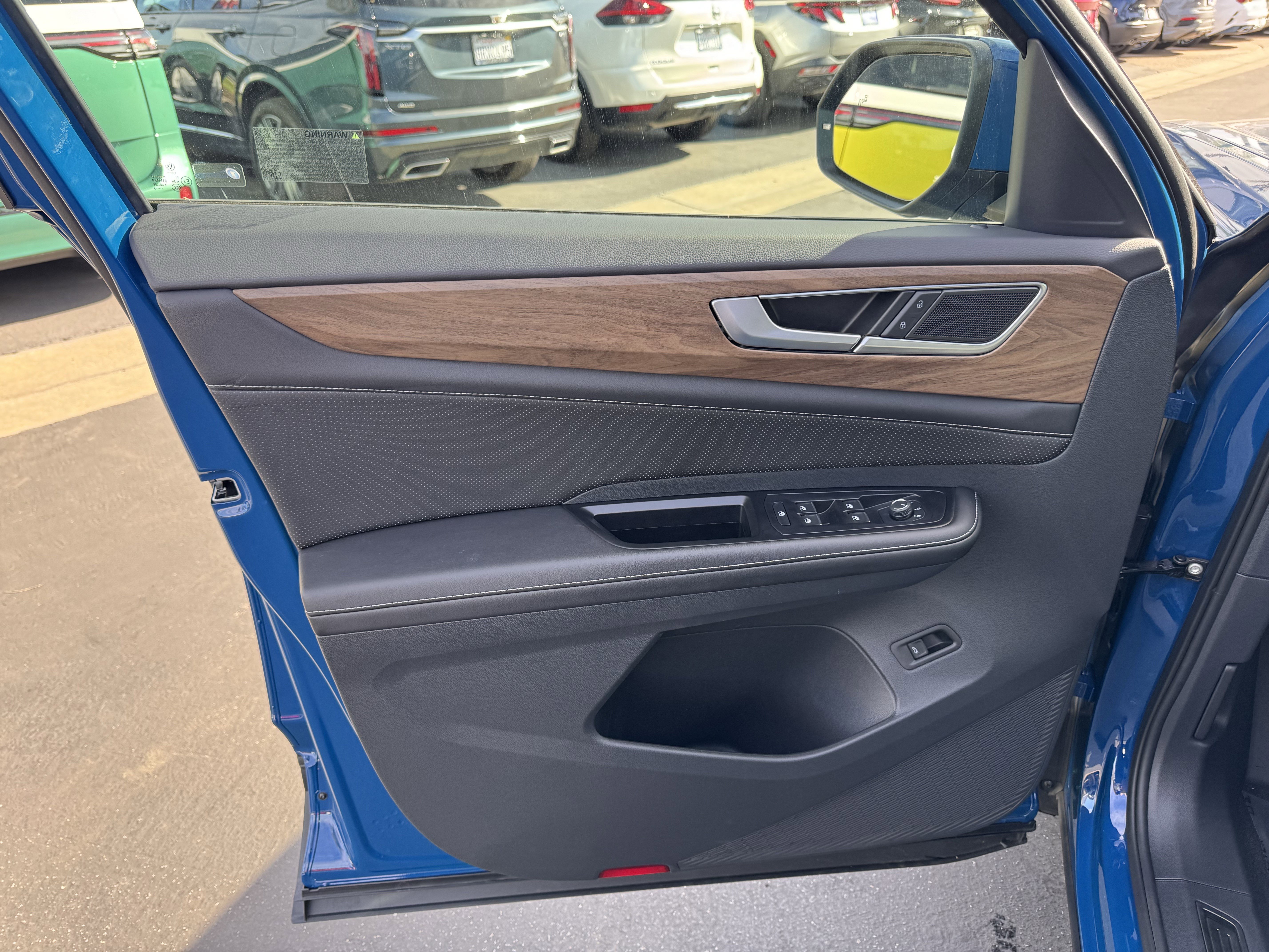 Certified 2025 Volkswagen Atlas SE image 14