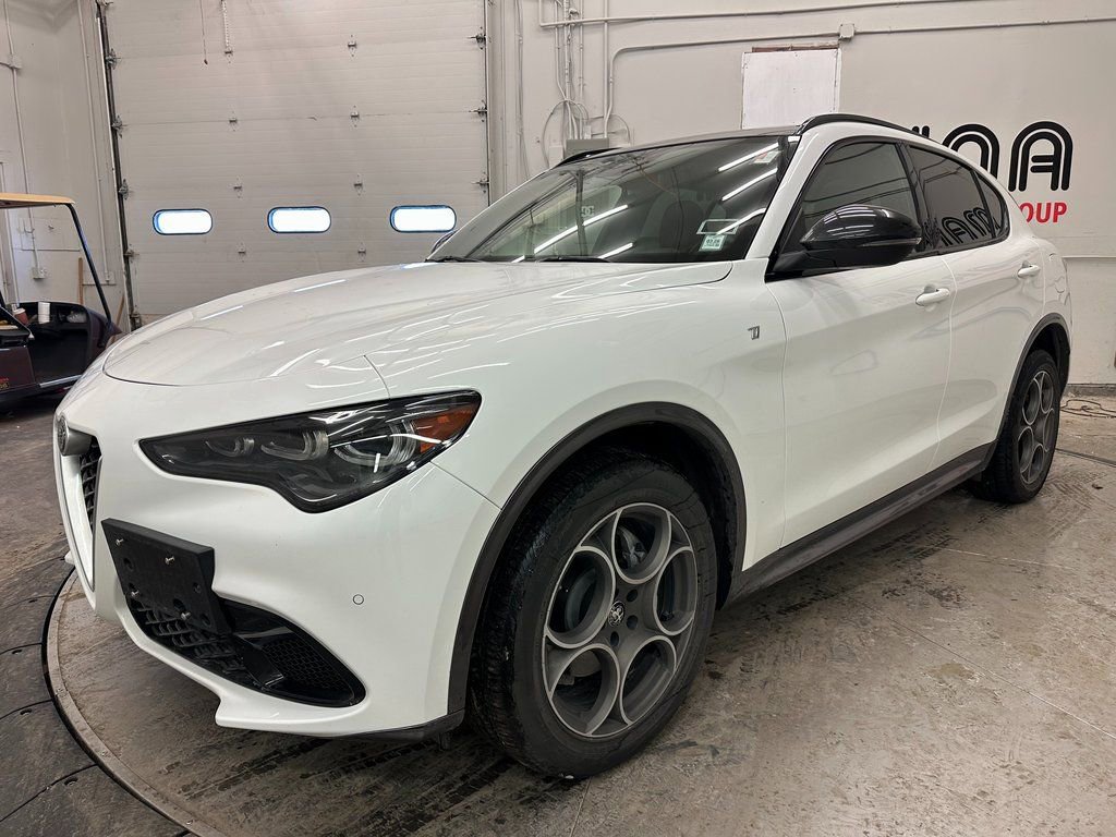 Used 2024 Alfa Romeo Stelvio Ti w/ Active Assist Plus Package AWD/4WD image 12