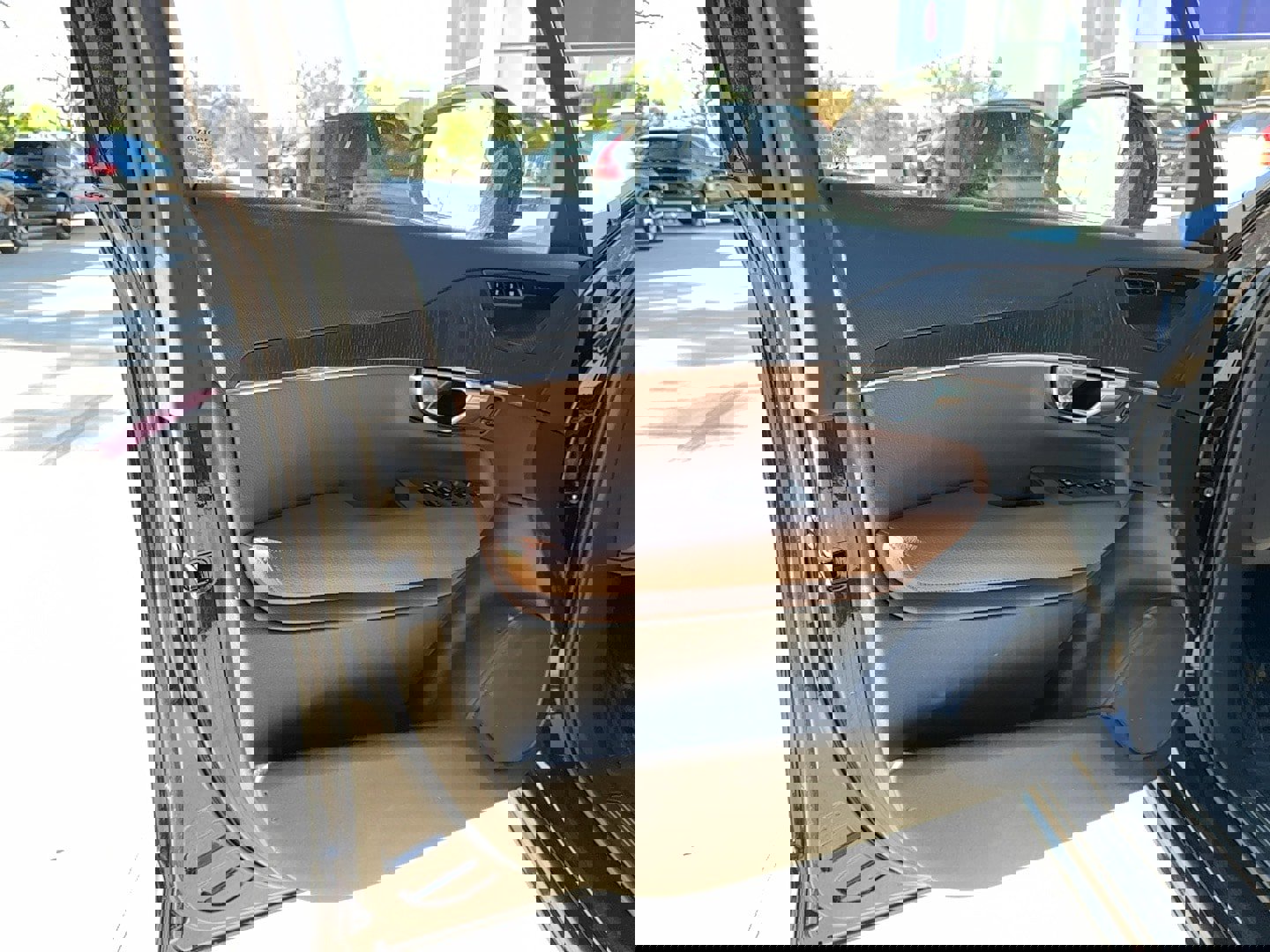 Used 2020 Volvo XC90 T6 Momentum w/ Advanced Package image 10