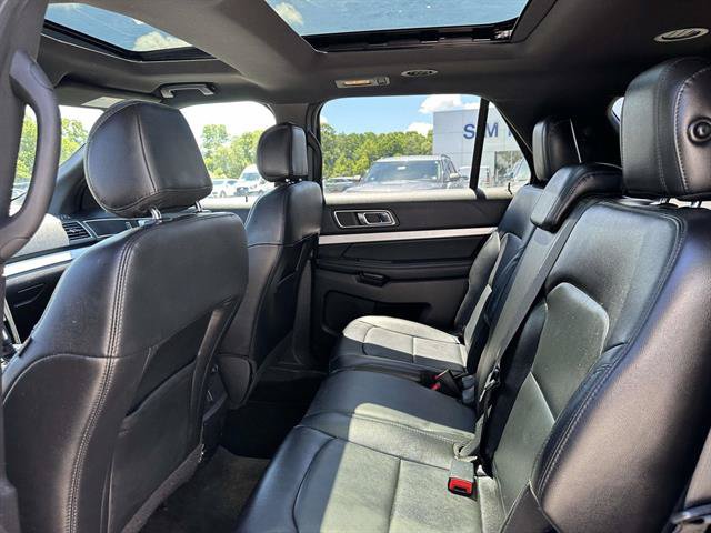 Used 2017 Ford Explorer XLT w/ Equipment Group 202A AWD/4WD image 10