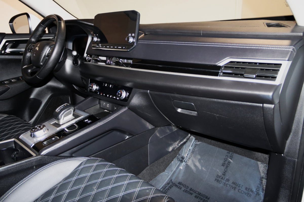 Used 2024 Mitsubishi Outlander 4WD Plug-In Hybrid image 62