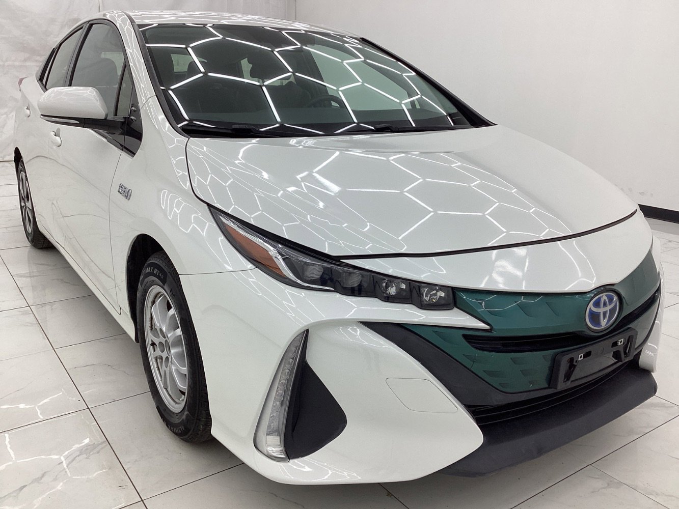 Used 2018 Toyota Prius Prime Premium image 3